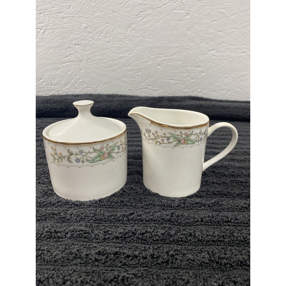Tableware Sugar and Creamer Wellesley 1996 486 China Beautiful EUC VINTAGE